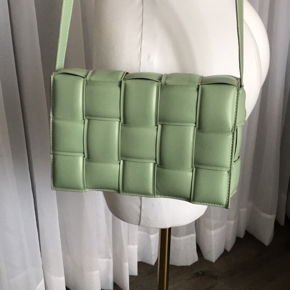 Fashion Quilted Crossbody Bag - Picture 4 of 6